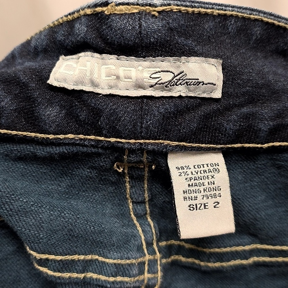 Chico's Platinum Cropped Wide Leg Jeans Dark Wash Casual sz 2 US M - Picture 3 of 3